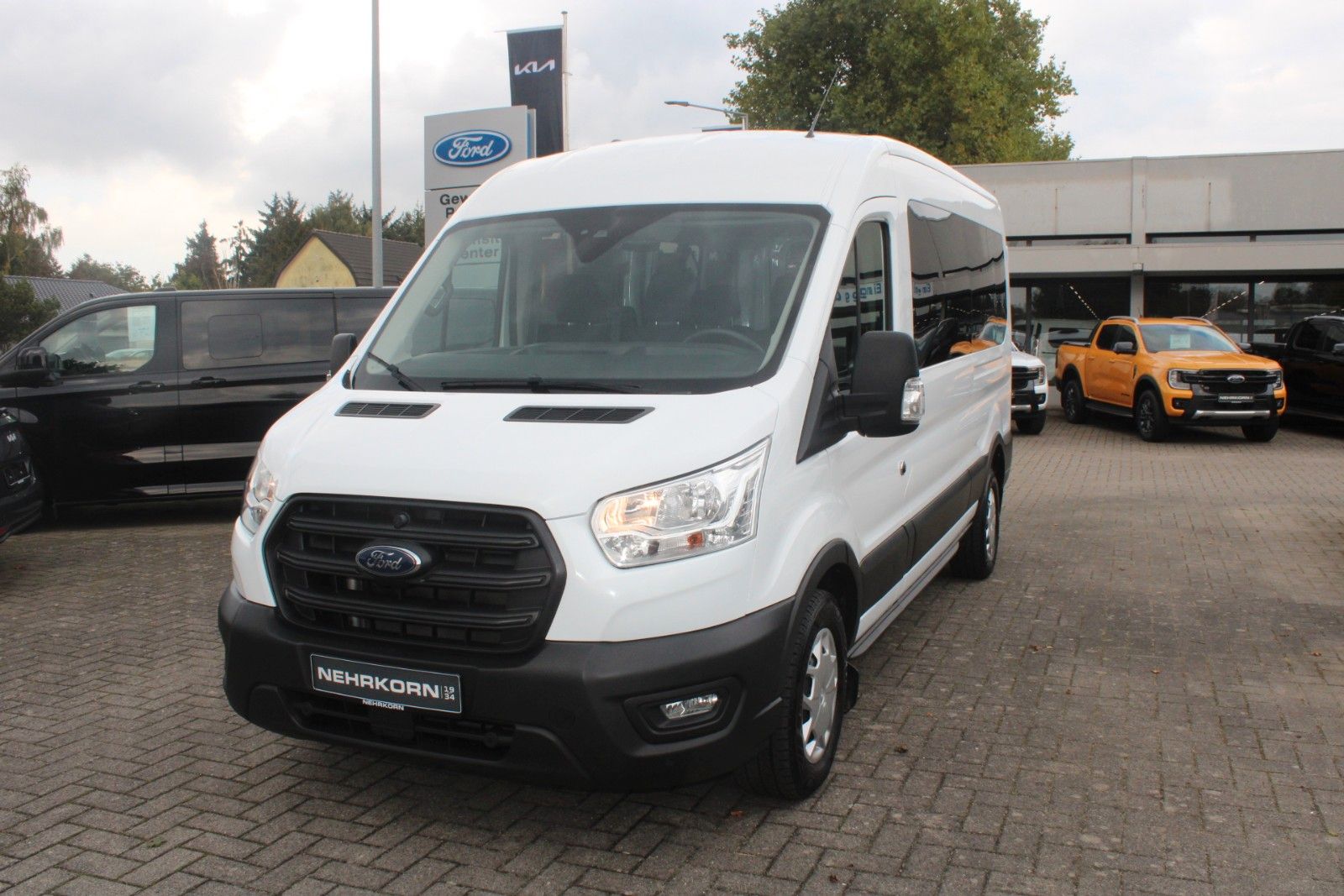 Fahrzeugabbildung Ford Transit L3 TREND 9-Sitze AHK CAM Allwetter KLIMA
