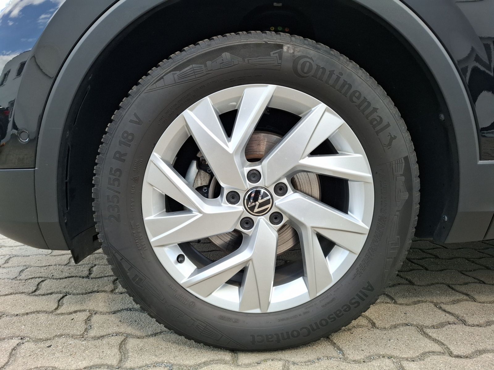 Fahrzeugabbildung Volkswagen Tiguan TDI Elegance DSG Matrix Navi AID ACC PDC
