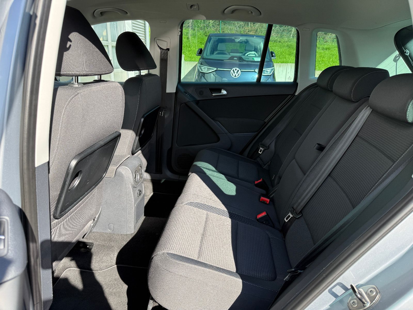 Fahrzeugabbildung Volkswagen Tiguan Team AHK Ambiente-Paket GRA SHZ PDC