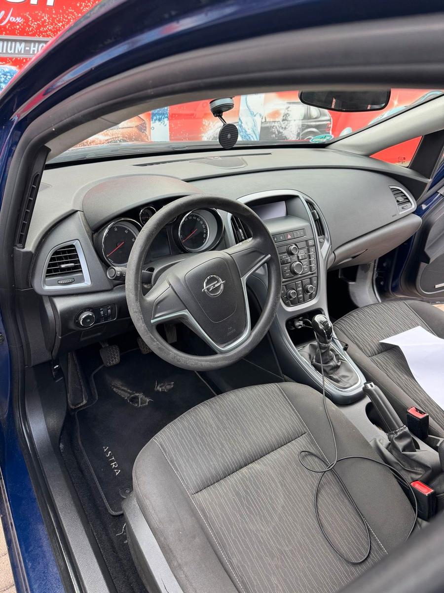 Opel Astra 2014 — двигун 110 HP (81kW)