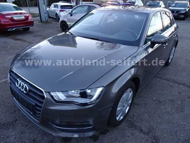 Audi A3 1,6 tdi Sportback / 6-Gang / PDC / 1.Hand