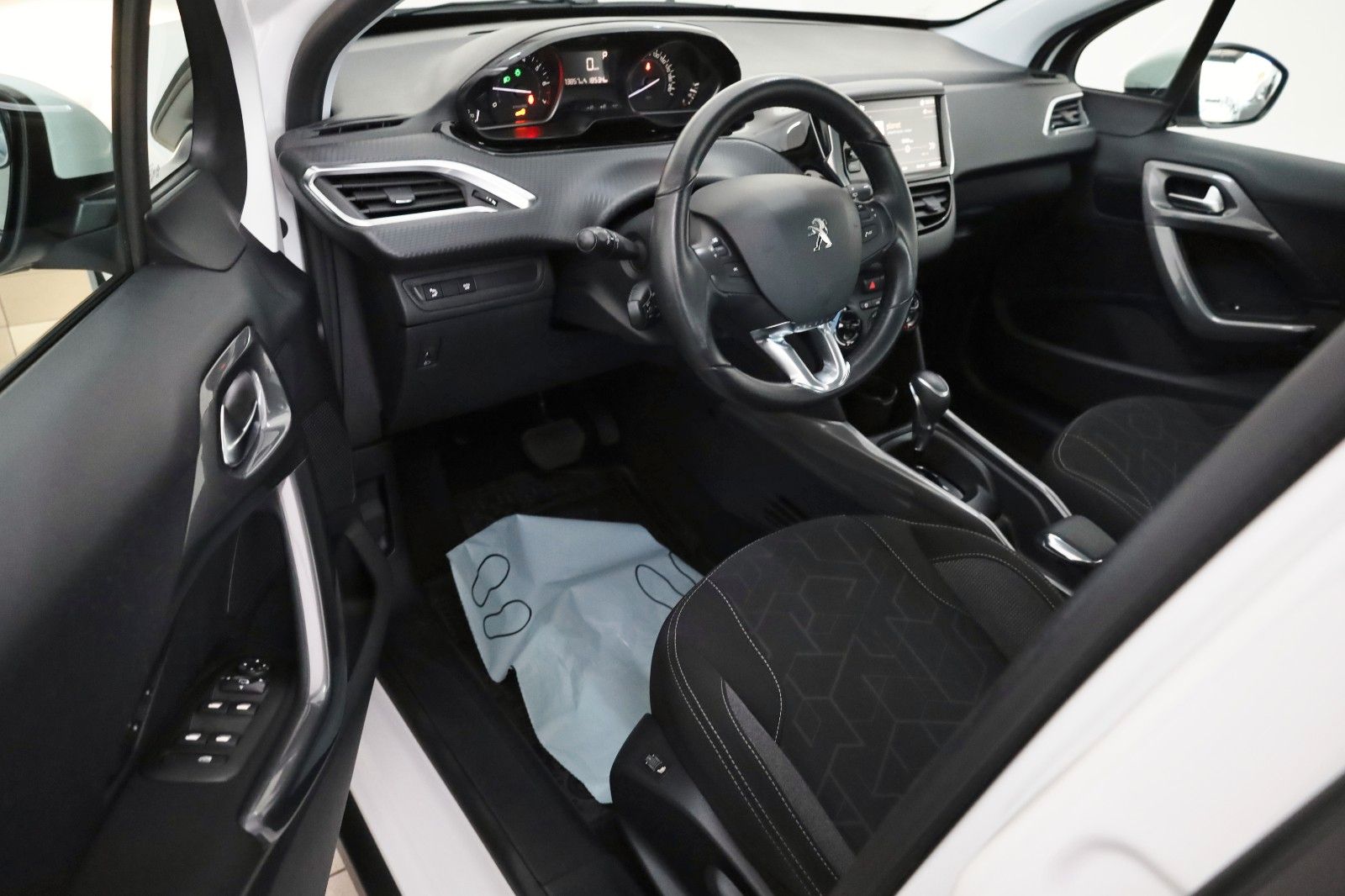 Fahrzeugabbildung Peugeot 2008 Active Klima.SH,PDC