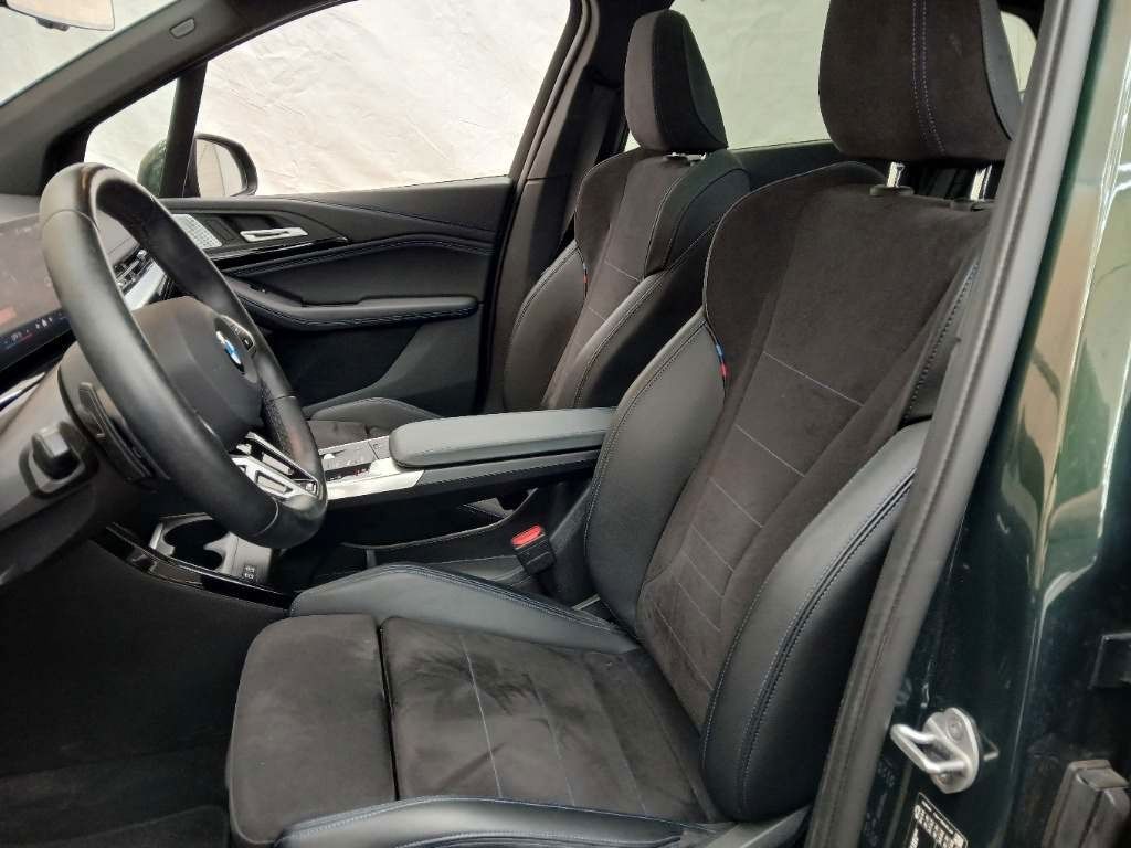 Fahrzeugabbildung BMW 218i Active Tourer M Sport Pano ACC HuD H&k 360°
