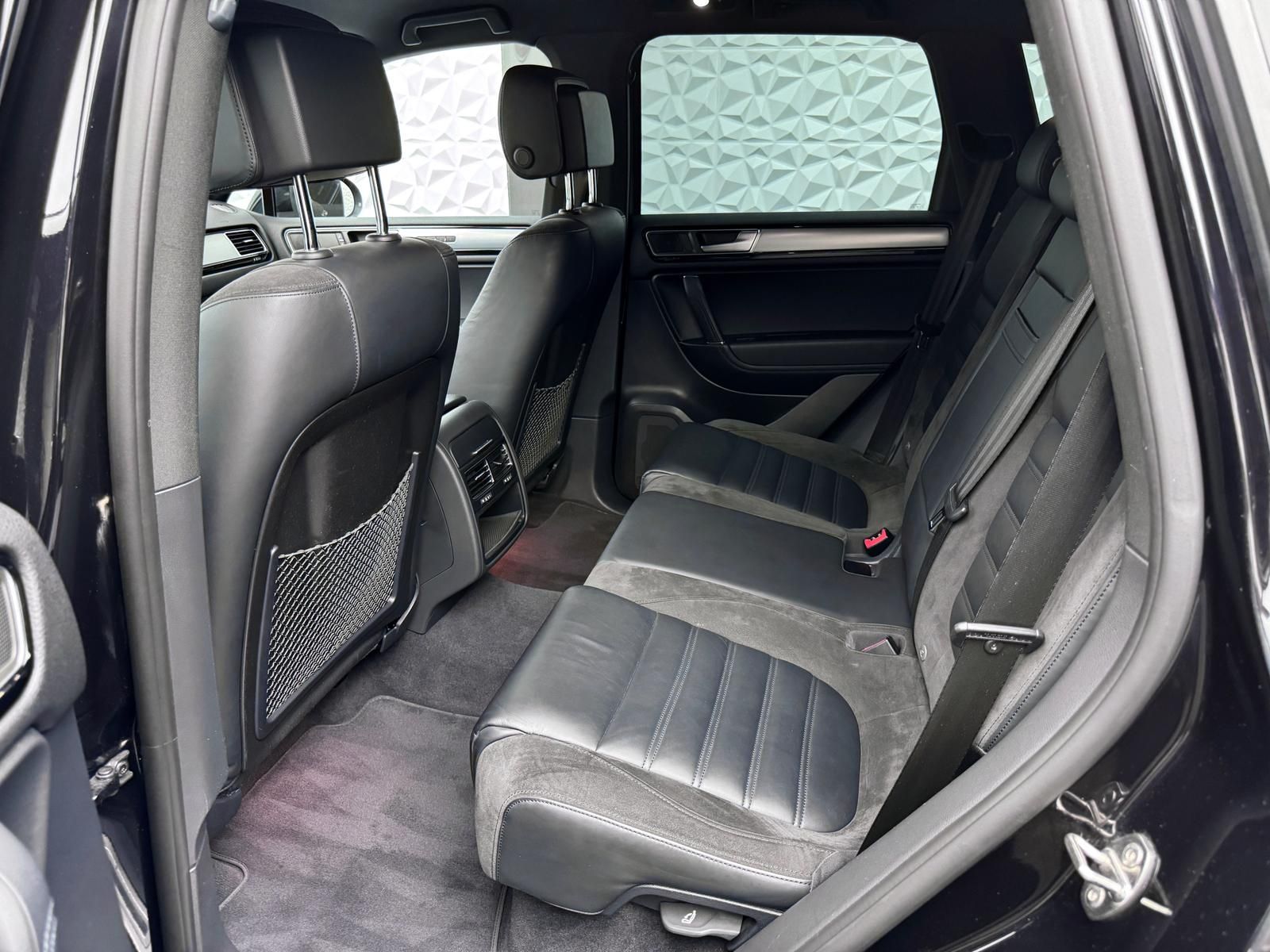 Fahrzeugabbildung Volkswagen 3.0 TDI R-LINE/4MOTION/STANDHZ/LUFT/KEY/AHK/360°