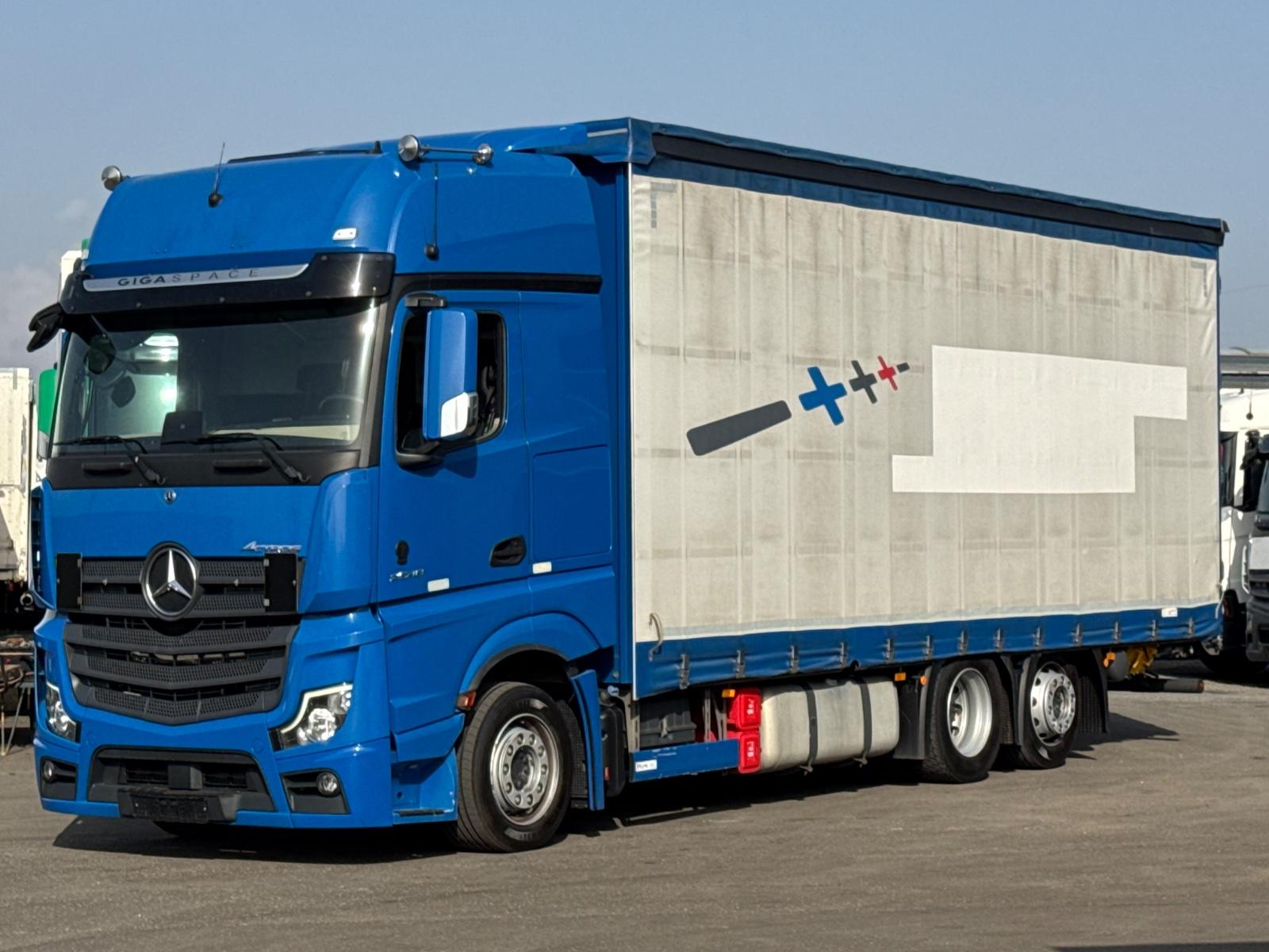 Mercedes-Benz ACTROS 2548 / GIGSPACE /  STAPLERHALTERUNG