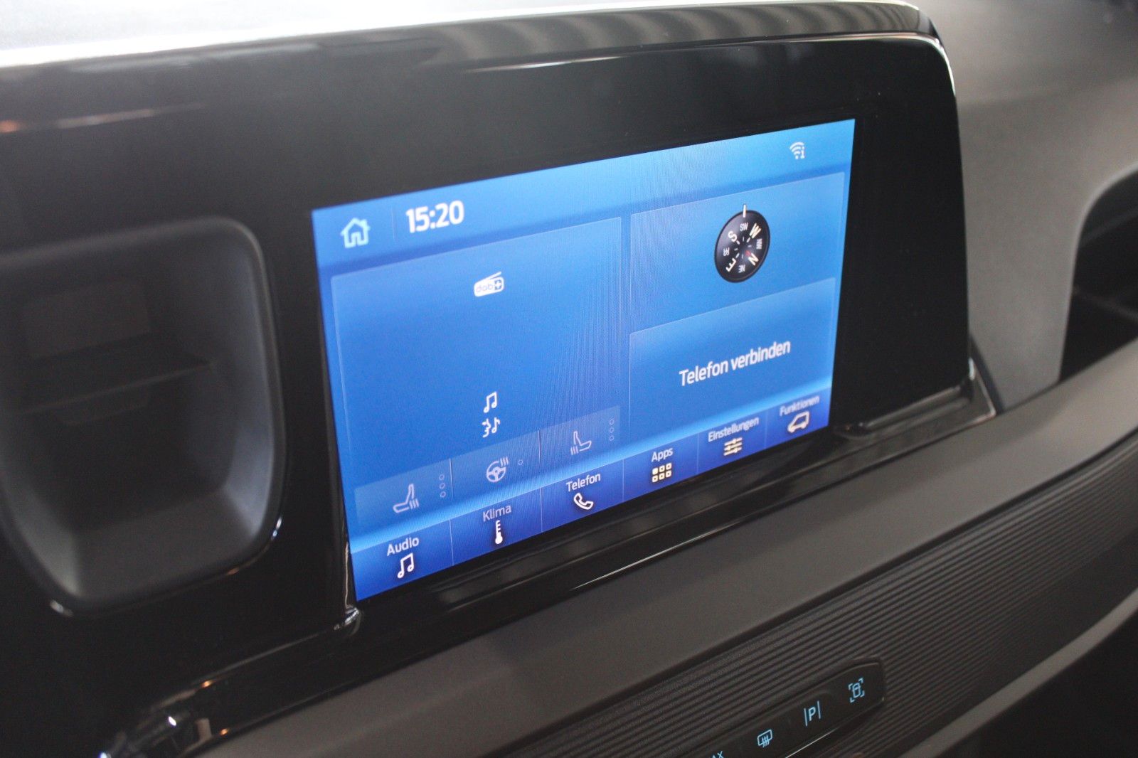 Fahrzeugabbildung Ford Tourneo Courier TREND Kamera PDC WinterPaket2