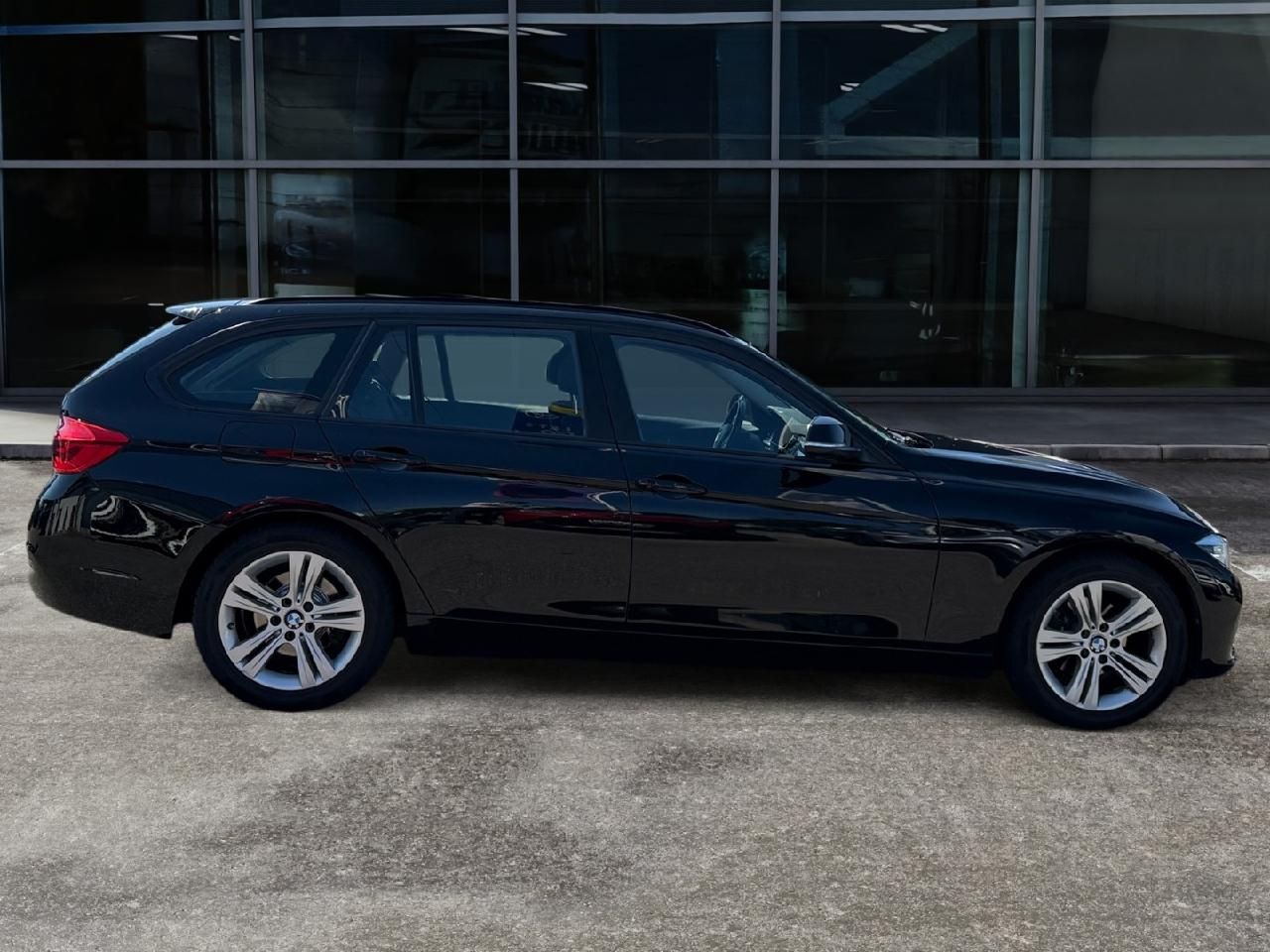 Fahrzeugabbildung BMW 3 Touring 320 i Advantage