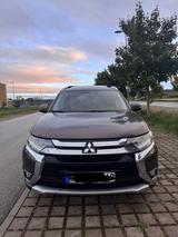 Mitsubishi Outlander 2.2 DI-D Top ClearTec 4WD Auto Top - Mitsubishi Outlander in Stuttgart