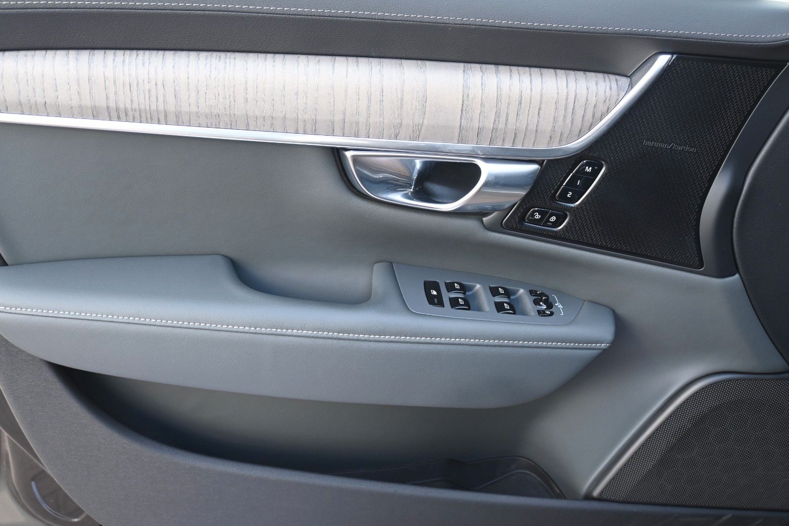 Fahrzeugabbildung Volvo V90 T8 AWD Recharge Inscription*PANO*360*H&K*HUD