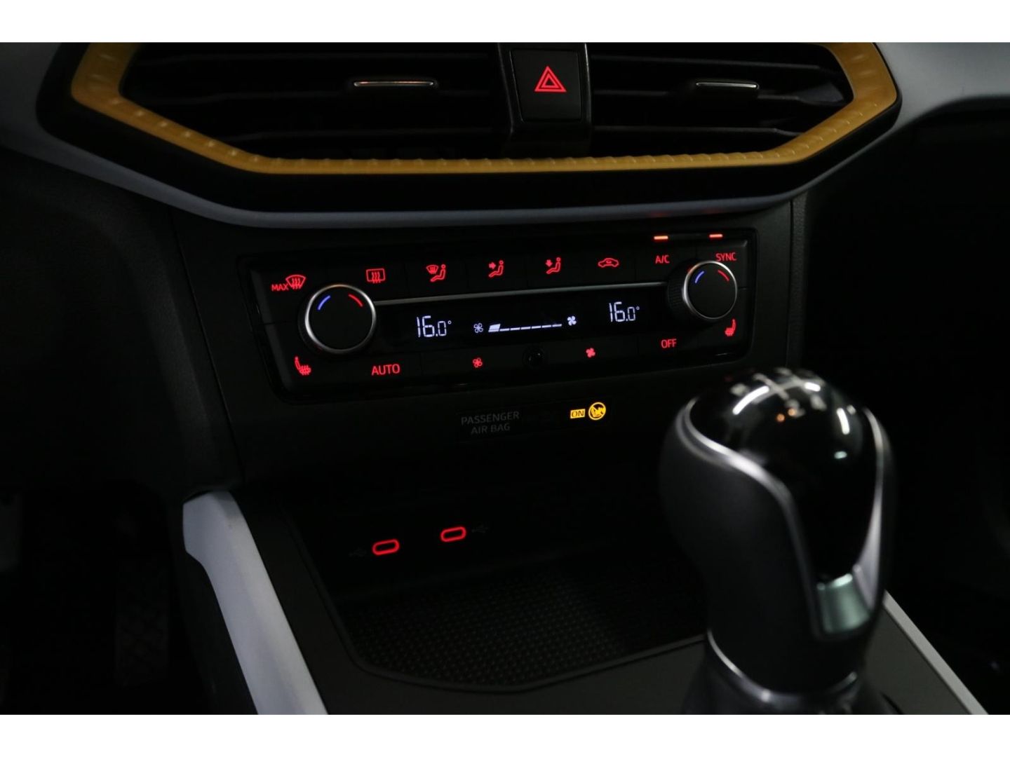 Fahrzeugabbildung SEAT Arona Road Edition Tempo Navi DAB LED PDC SHZ
