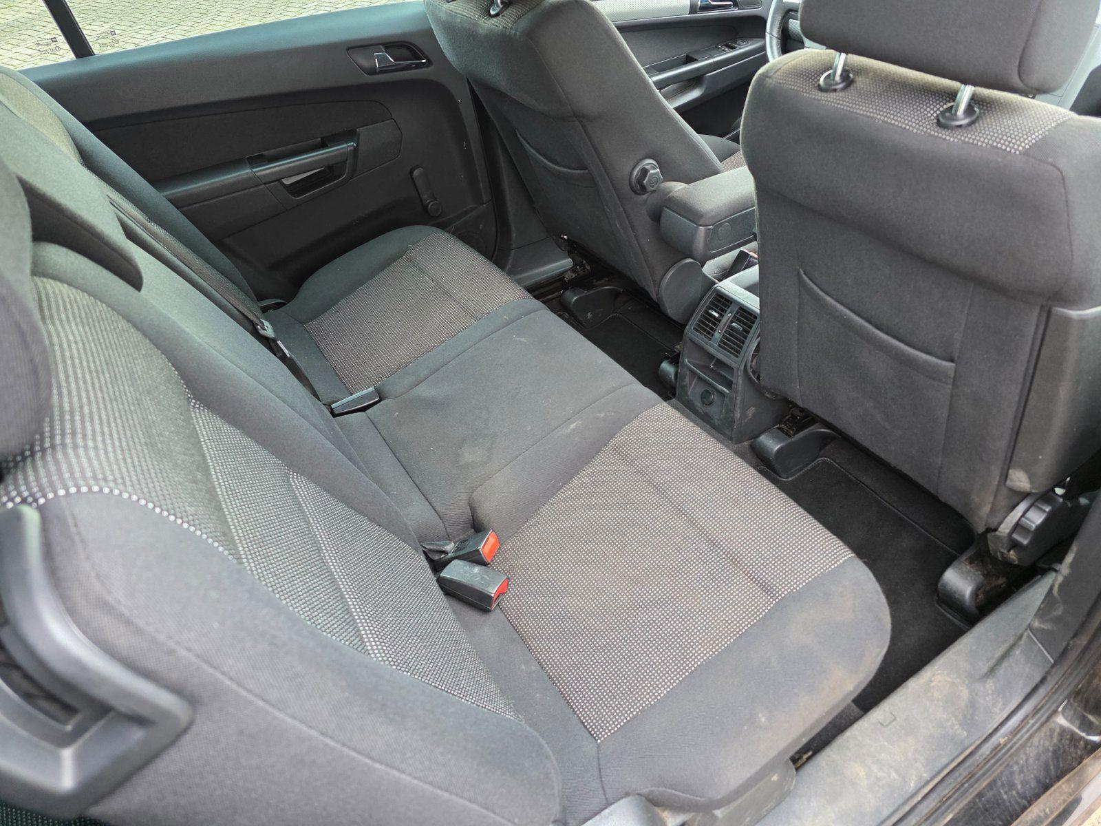 Opel Zafira 2010 — photo 8