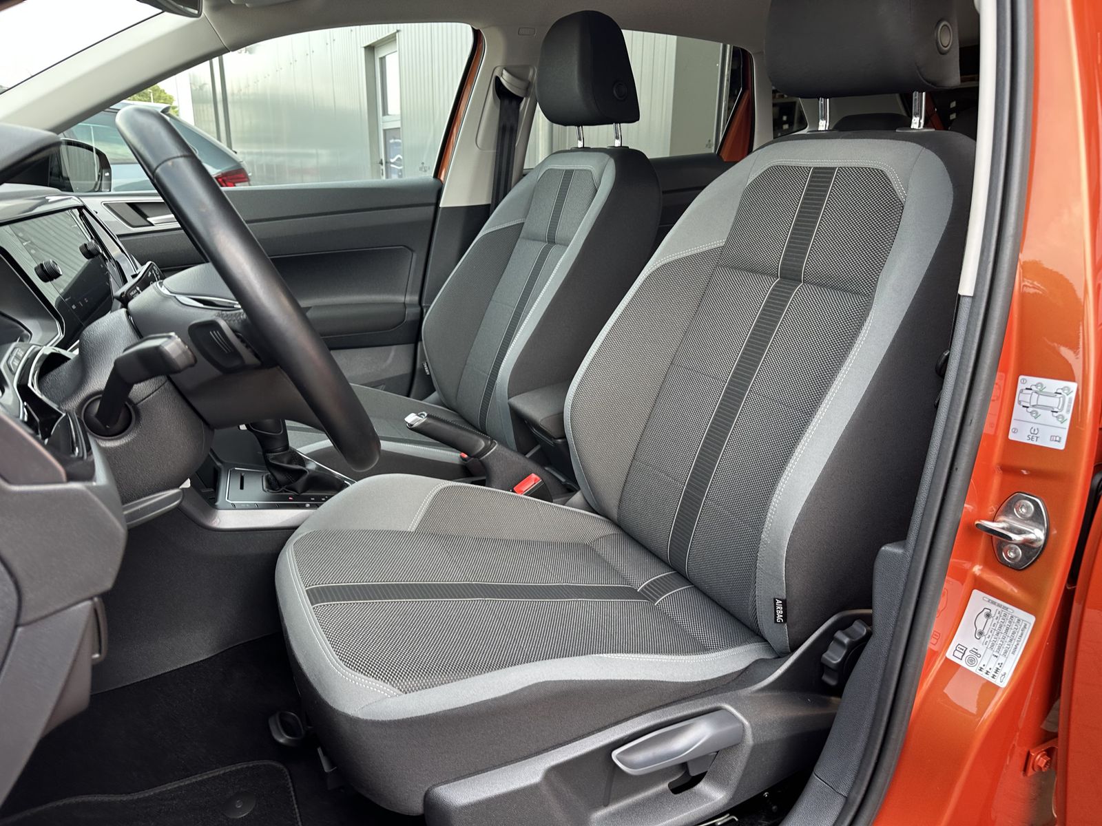 Fahrzeugabbildung Volkswagen Polo 1.0 TSI DSG R-Line NAV+LED+ACC+KAMERA+USB