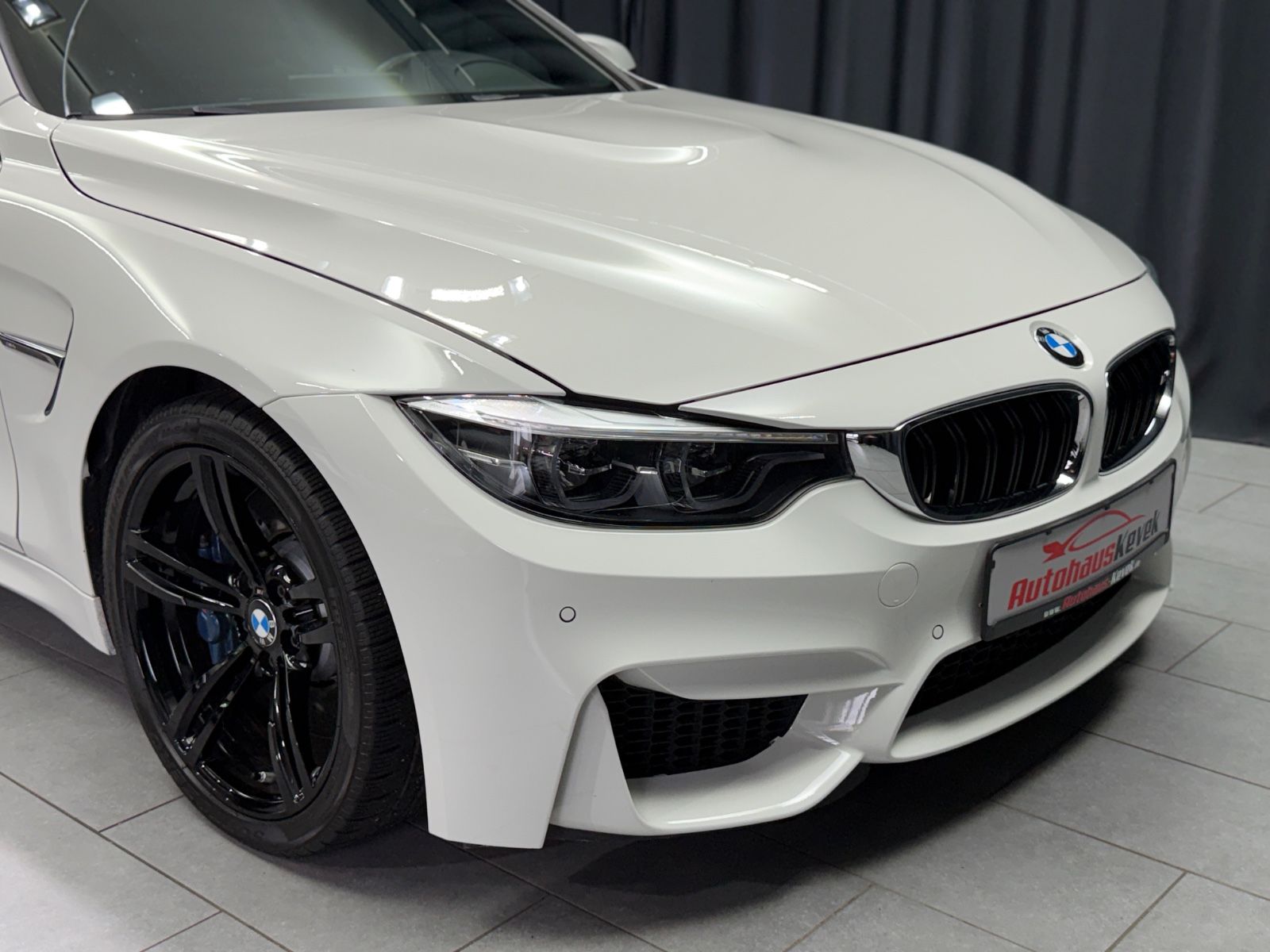 Fahrzeugabbildung BMW M4 Coupe DKG|NAVI|DEUTSCHES FAHRZEUG|LCI