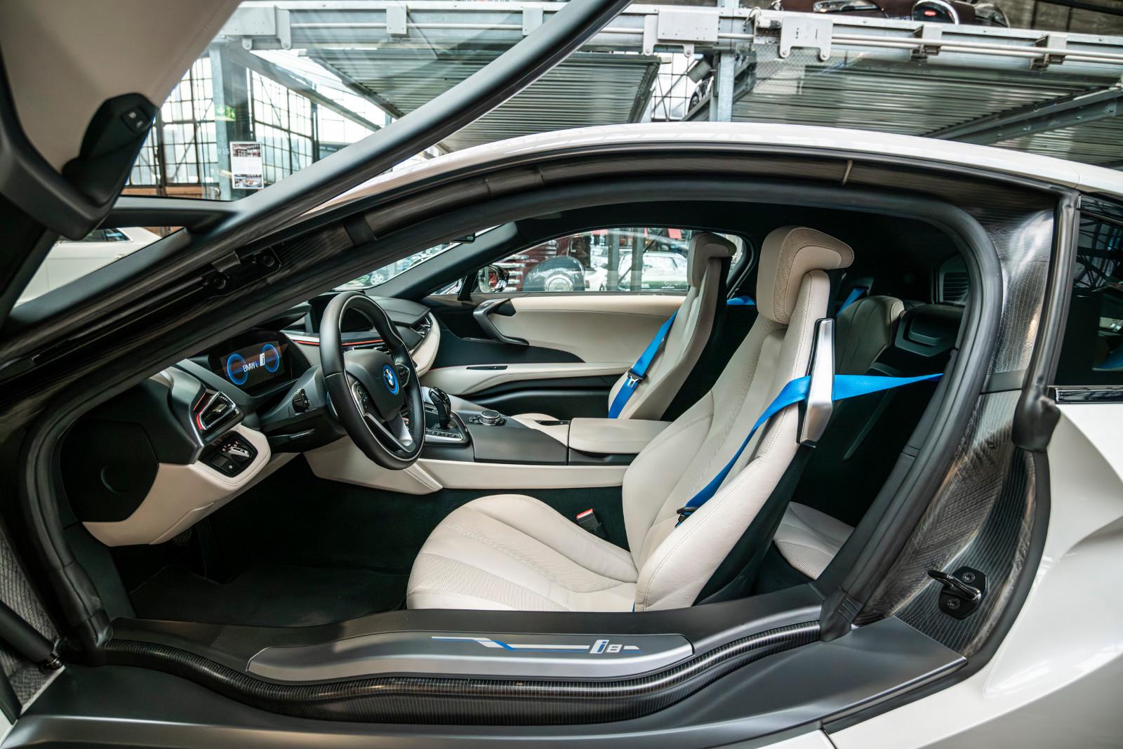 BMW i8 Coupe Pure Impulse