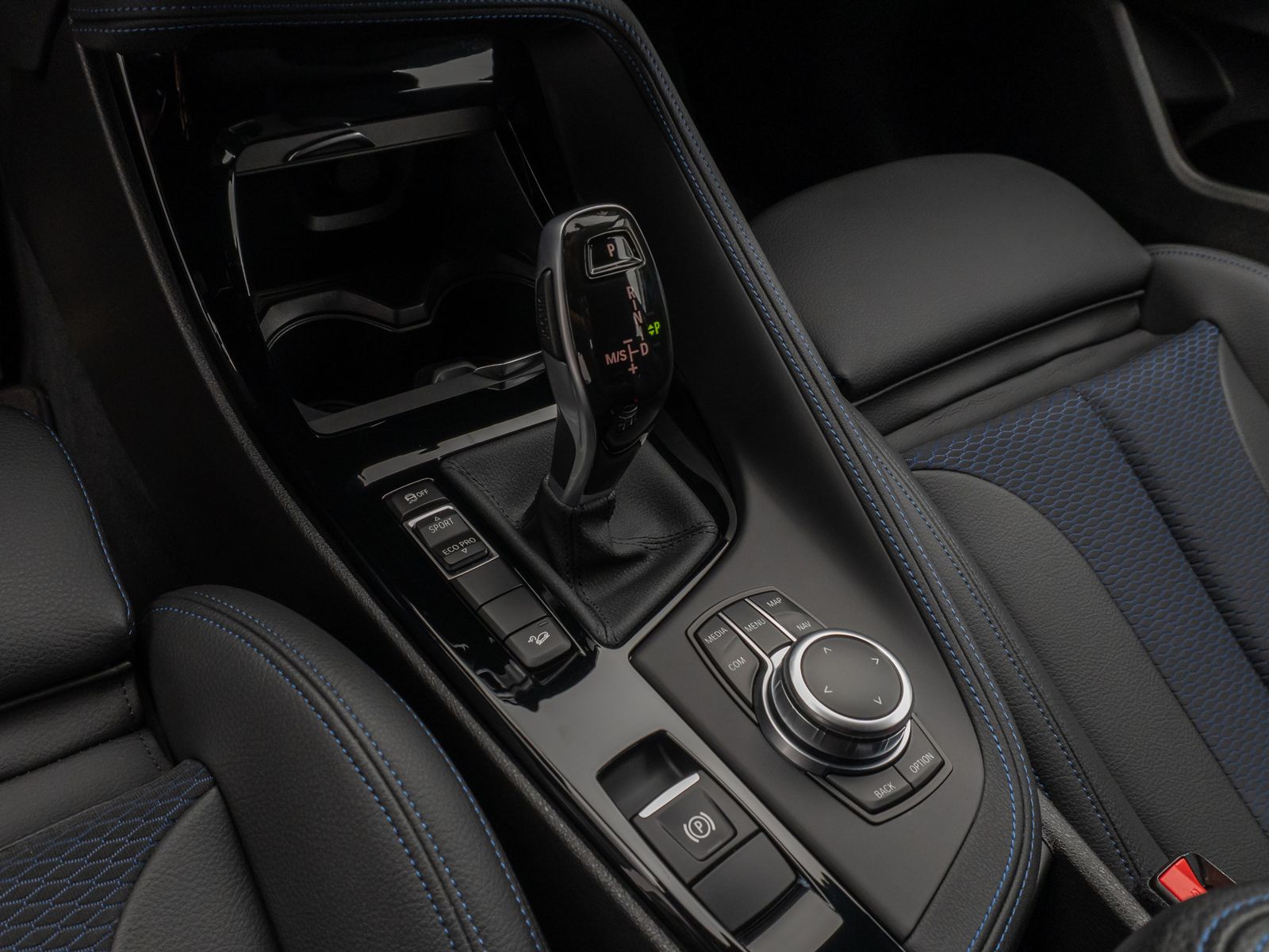 Fahrzeugabbildung BMW X2 xD20i M Sport DAB HUD Navi+ Alarm LED PDChint