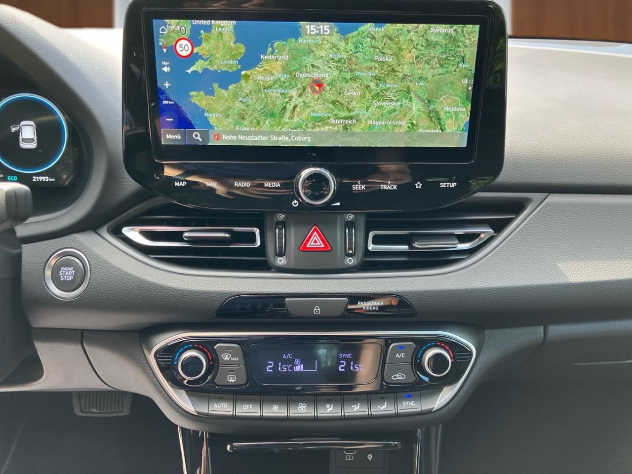 Fahrzeugabbildung Hyundai i30 DCT ADVANTAGE LED*NAVI*2Z-KLIMA*CARPL*KEYLES