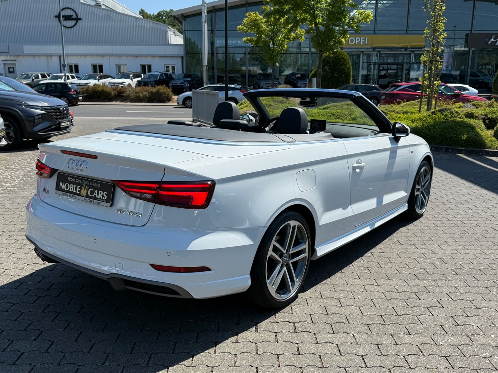 Fahrzeugabbildung Audi A3 Cabriolet S line 35 TFSI KAM LED NAVI
