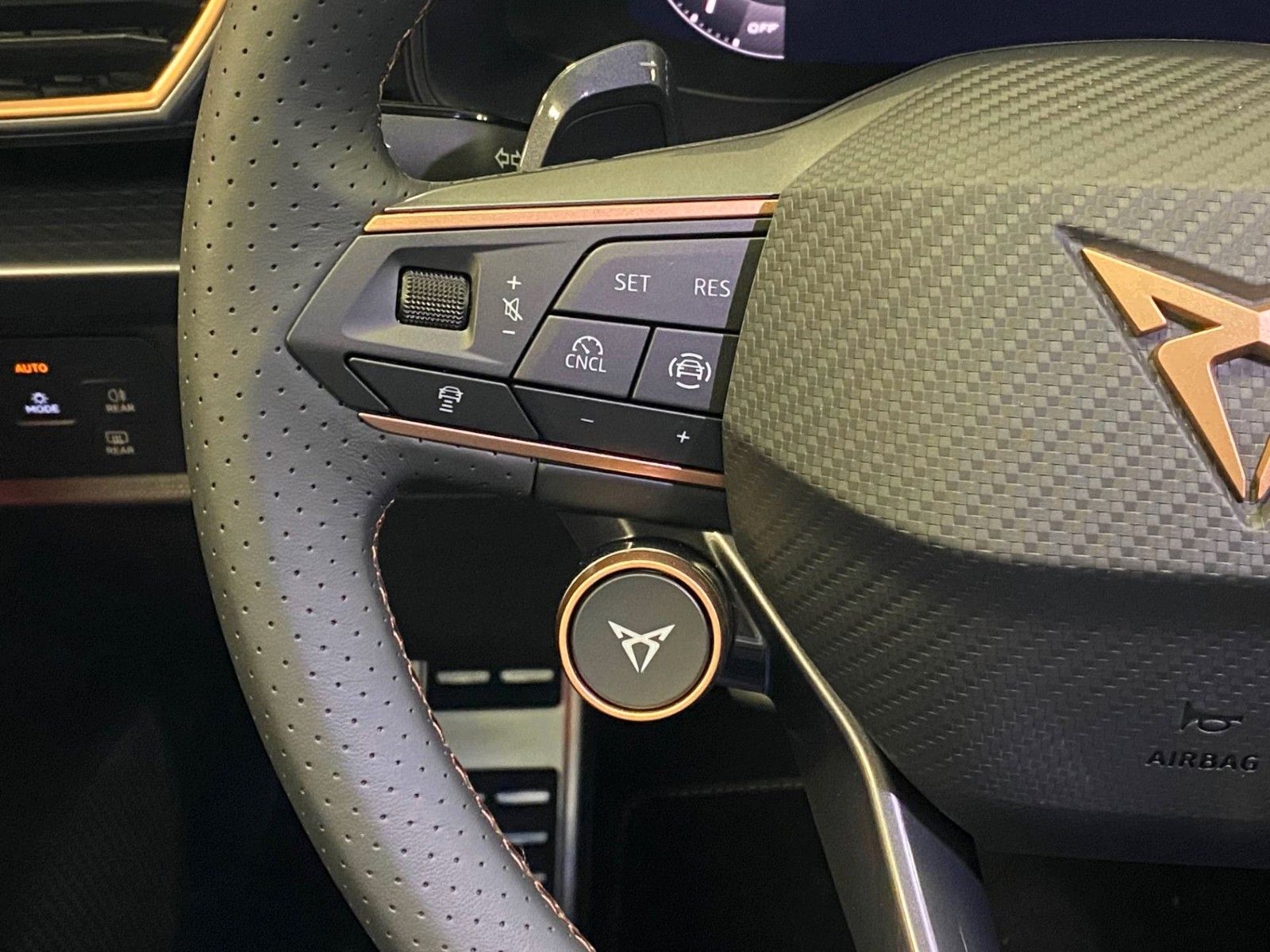 Fahrzeugabbildung CUPRA Leon ST 1.5 eTSI DSG FACELIFT MHEV+5 J. GARANTIE