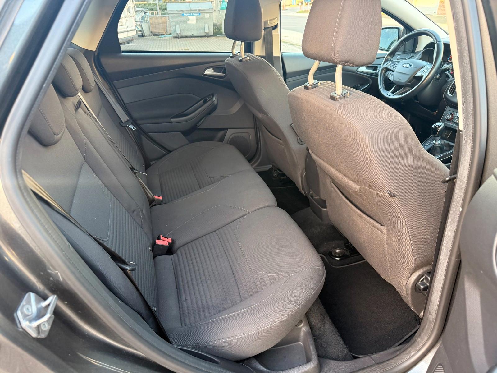 Ford Focus 2015 — photo 18