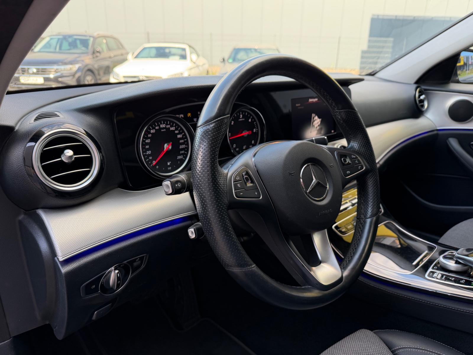 Mercedes-Benz E 220 d/AUTOMATIK/LED/LEDER/SHZ/NAVI/KAMERA