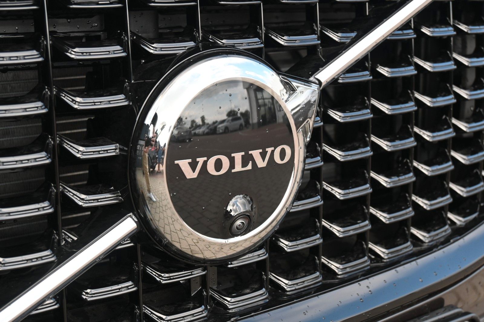 Fahrzeugabbildung Volvo XC60 B4 D AWD Ultimate Dark*STDHZG*LUFT*22"*AHK