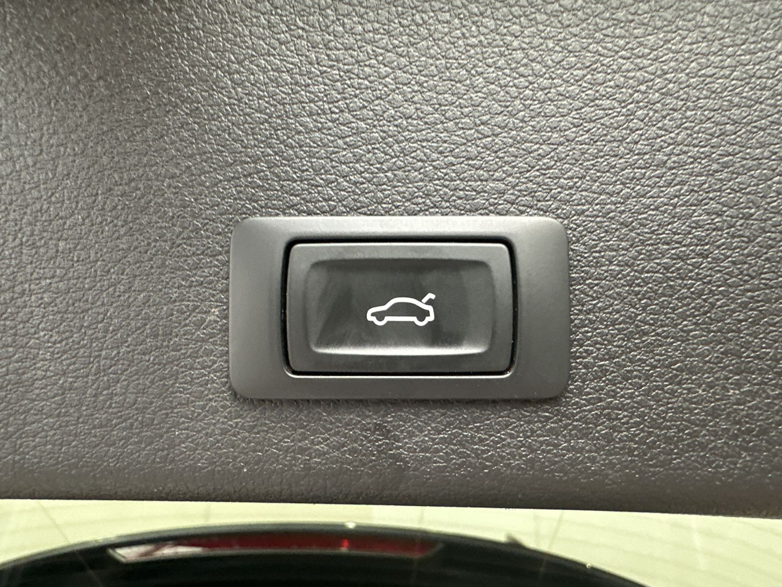 Fahrzeugabbildung Audi e-tron 55 S-Line NAV+LED+PANO+AHK+LUFTFEDERUNG