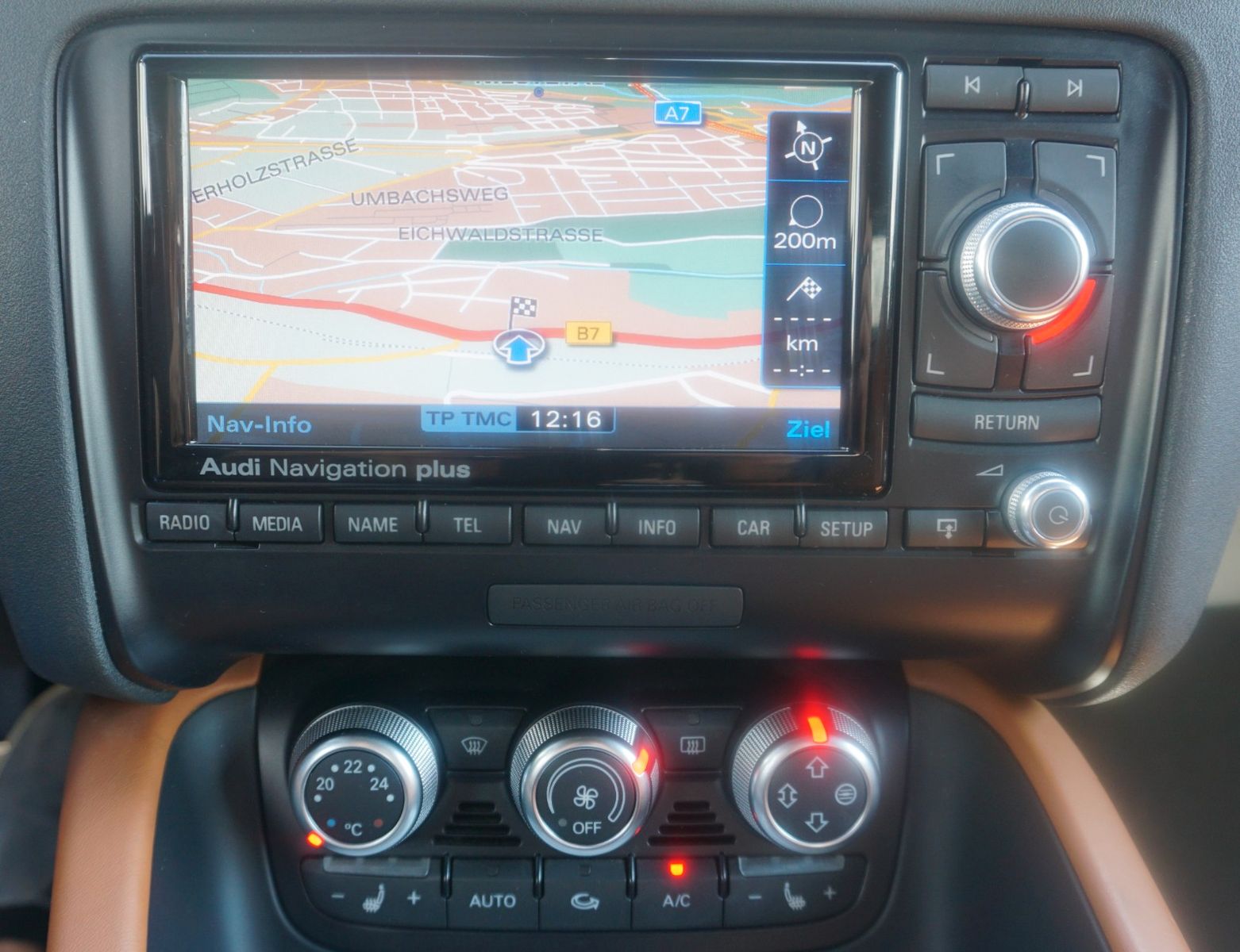 Fahrzeugabbildung Audi TT Roadster 2.0 TFSI quattro,Leder,Navi,Xenon,SH