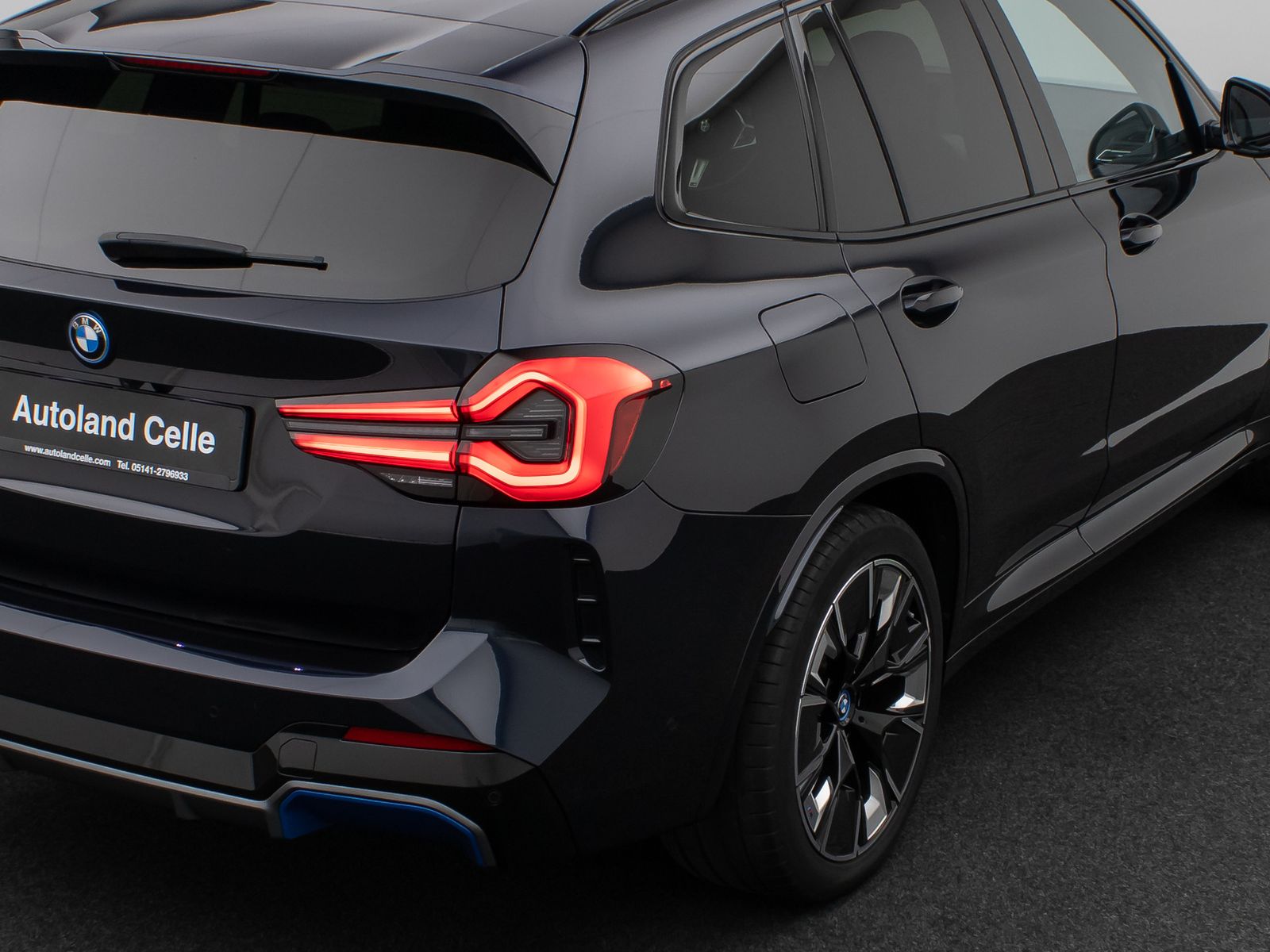 Fahrzeugabbildung BMW iX3 M Sport Impressive Panorama 360°HUD DAB H/K