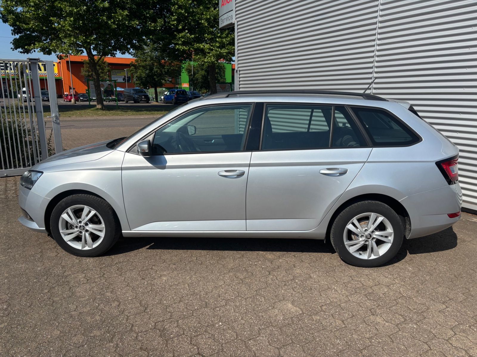 Fahrzeugabbildung SKODA Fabia Combi 1.0 TSI Ambition