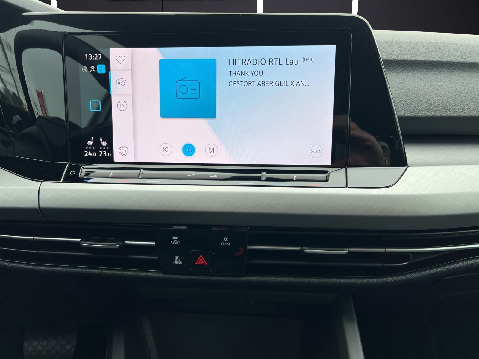 Fahrzeugabbildung Volkswagen Golf VIII Business TDI DSG LED ACC SHZ PDC Navi