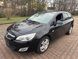 Opel Astra J Sports Tourer 1,6/Automatik/Zahnriem NEU - Opel Astra aus 2011: Sports Tourer