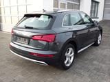 Audi Q5 2.0 TDI 140kW S tronic quattro sport - : Grau, mit Klimaautomatik