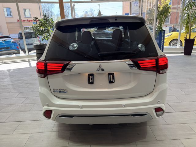 Mitsubishi Outlander PHEV PLUS Spirit-Paket 2.4 MIVEC 4WD