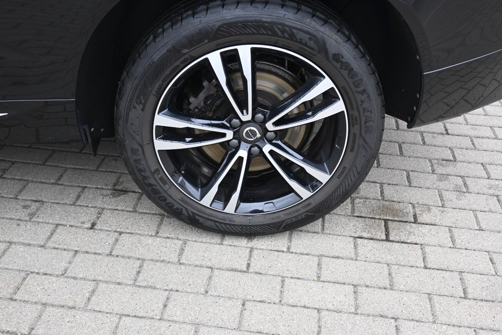 Fahrzeugabbildung Volvo XC60 D4 AWD Momentum *AHK*NAVI*LEDER*LED*