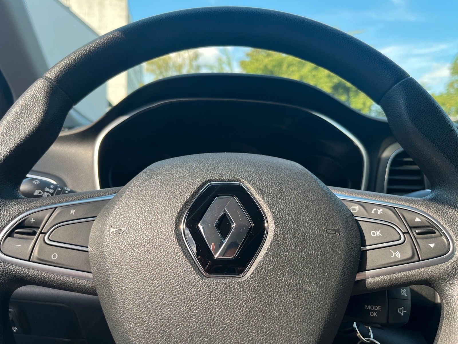 Renault Megane IV Grandtour Life – Bild 17