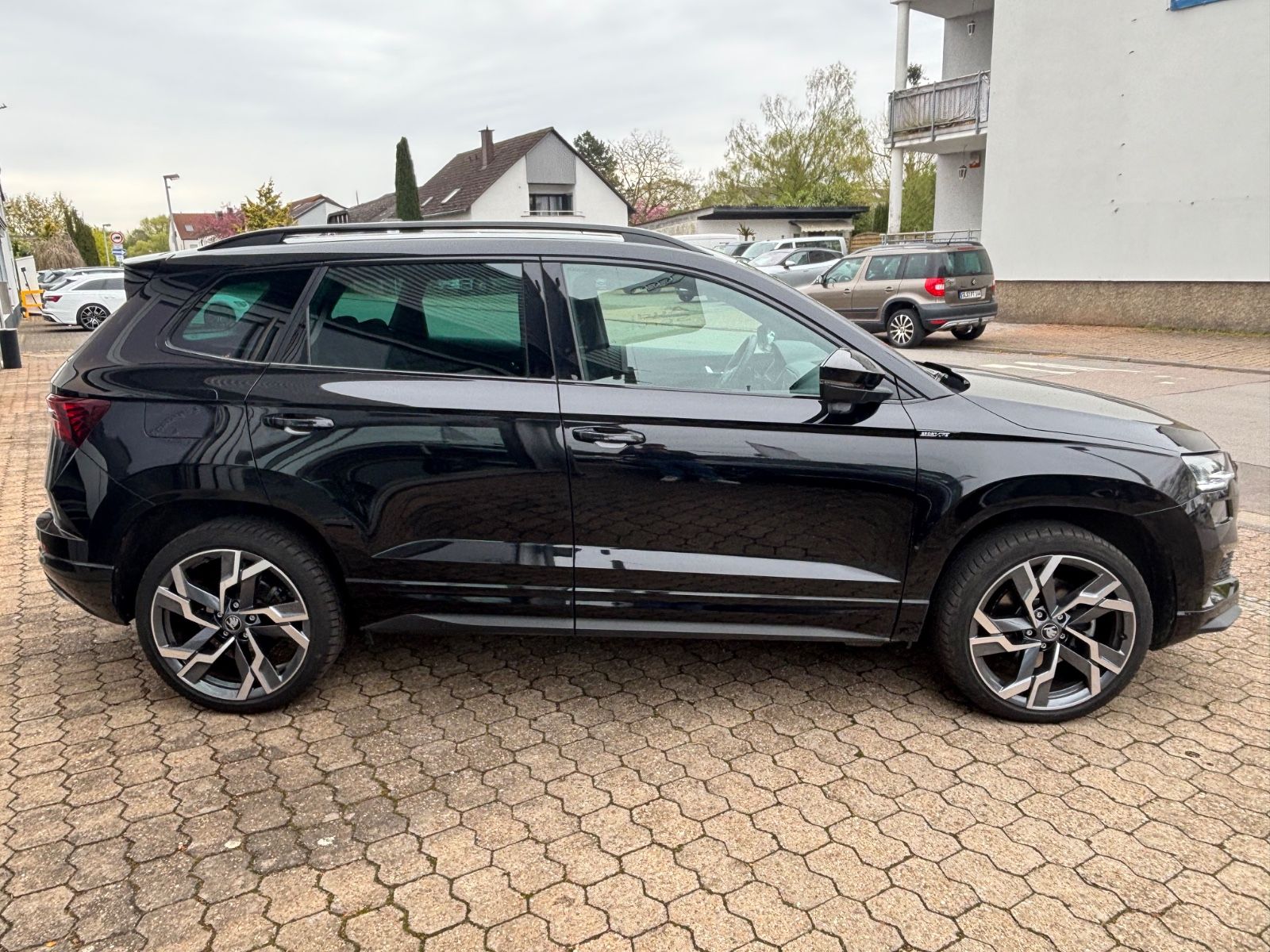 Fahrzeugabbildung SKODA Karoq Sportline 1.5 TSI Pano AHK