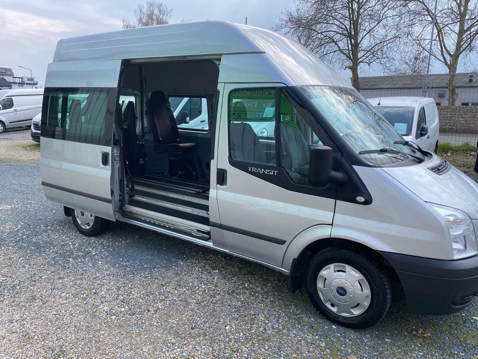 Fahrzeugabbildung Ford Transit Kombi FT 300 M Trend,STH,ROLLSTUHLLIFT