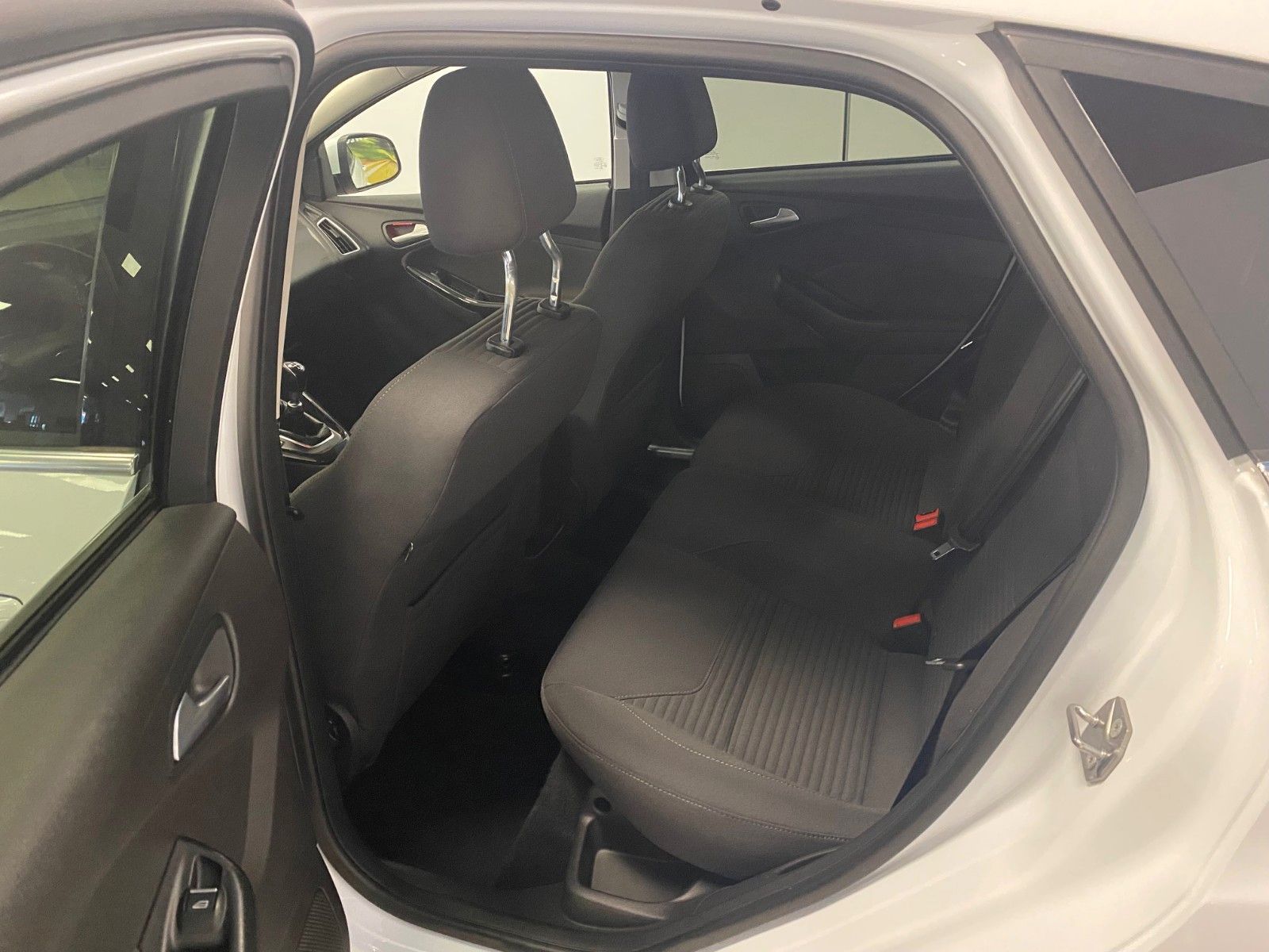 Fahrzeugabbildung Ford Focus 1.0 EcoBoost Titanium+NAVI+TELEFON+ALU+BC+