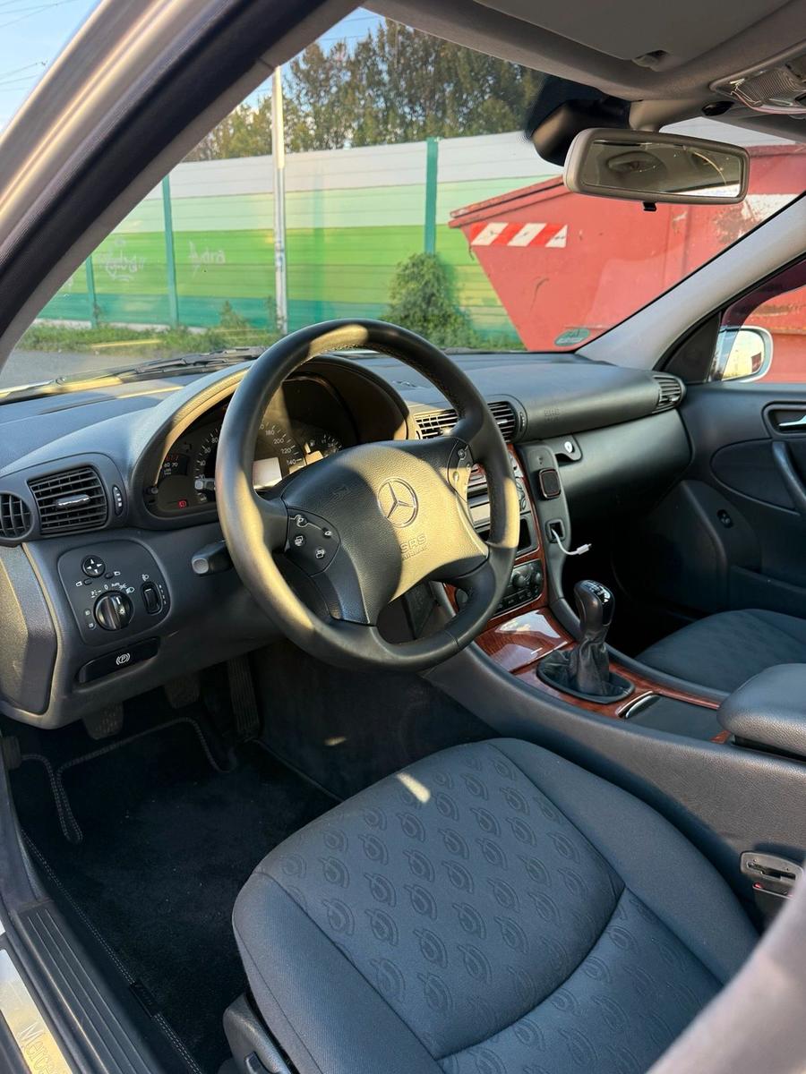 Mercedes-Benz C180 2004 — photo 10