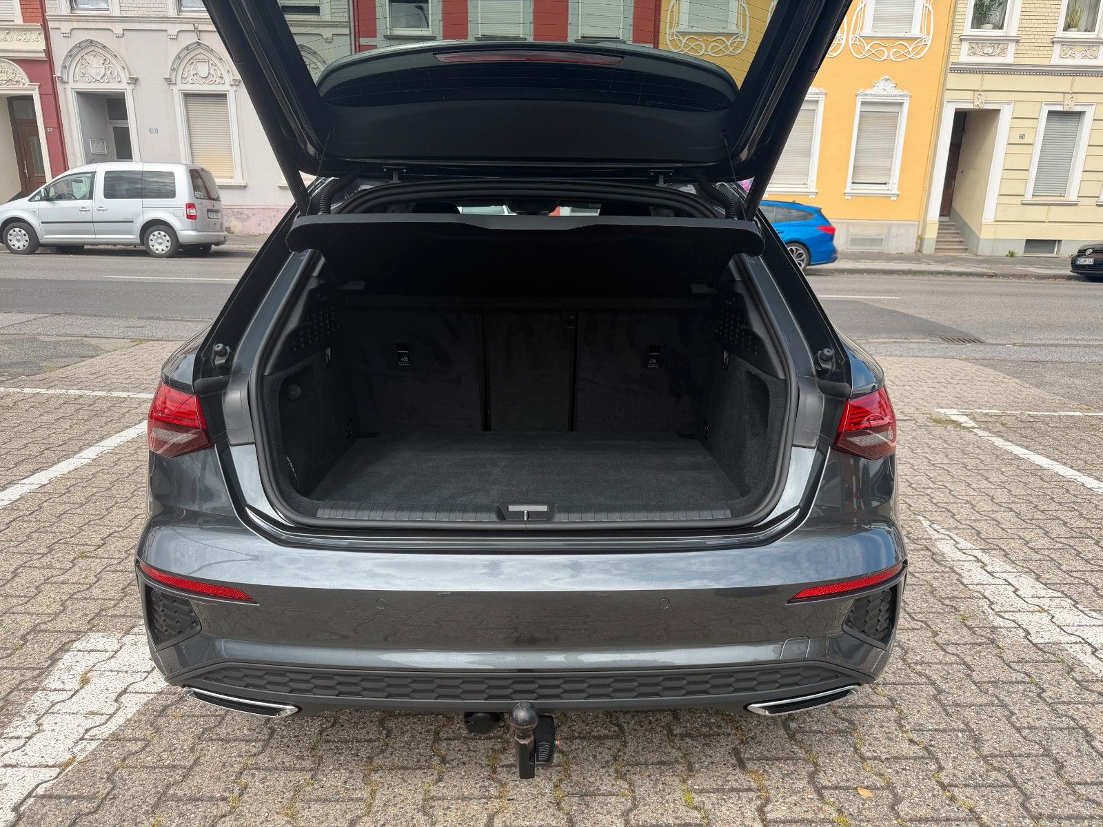 Fahrzeugabbildung Audi A3 Sportback 40 TFSI e S-LINE SPORTPAKET AHK LED