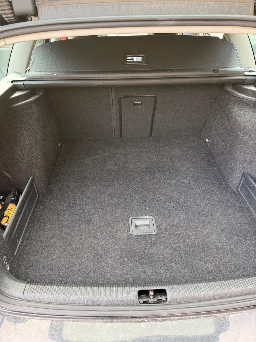 Volkswagen Passat 2010 — photo 11