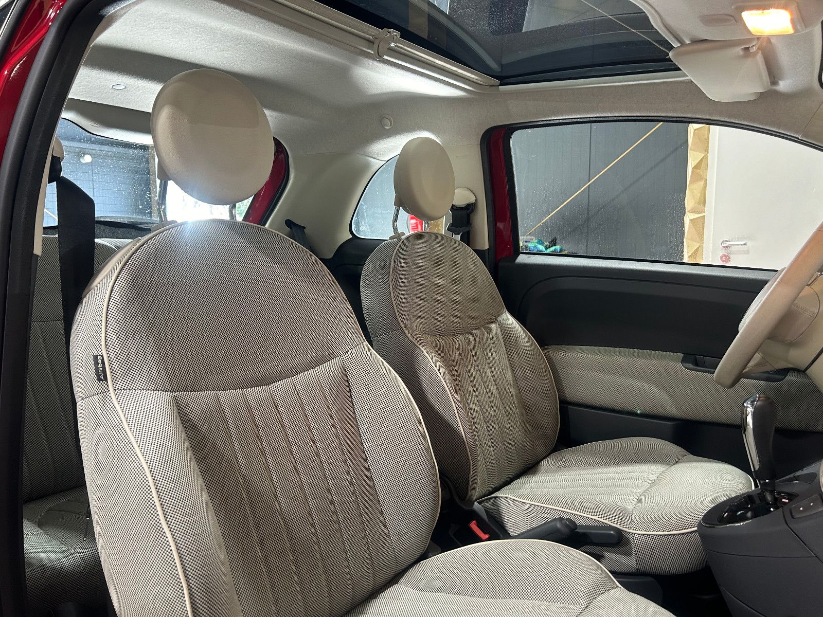 Fahrzeugabbildung Fiat 500 Lounge/AUTOMATIK/PANO/KLIMA/1.HAND