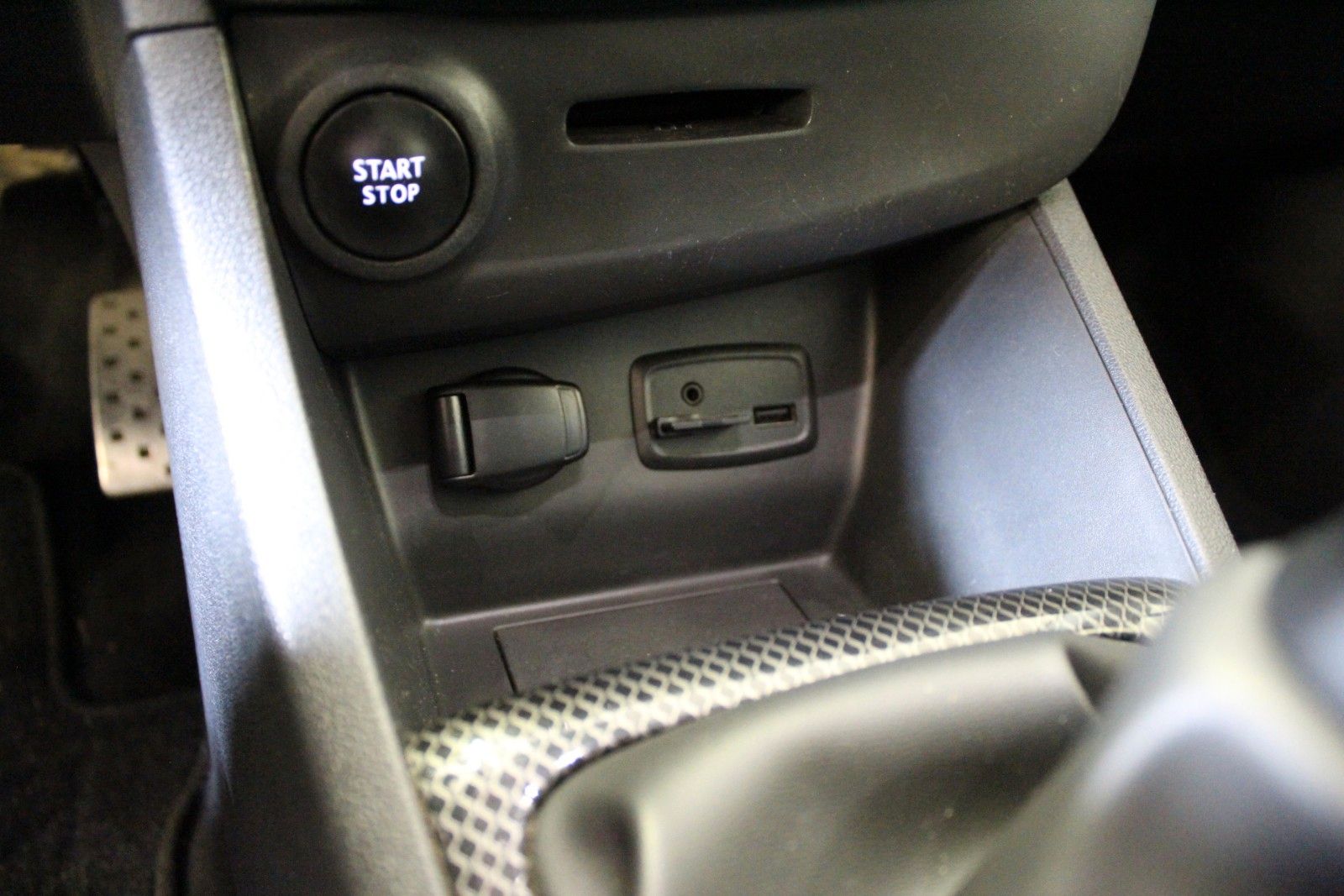 Fahrzeugabbildung Renault Clio TCe 90 IBose Edition *Navi*Klima*PDC*