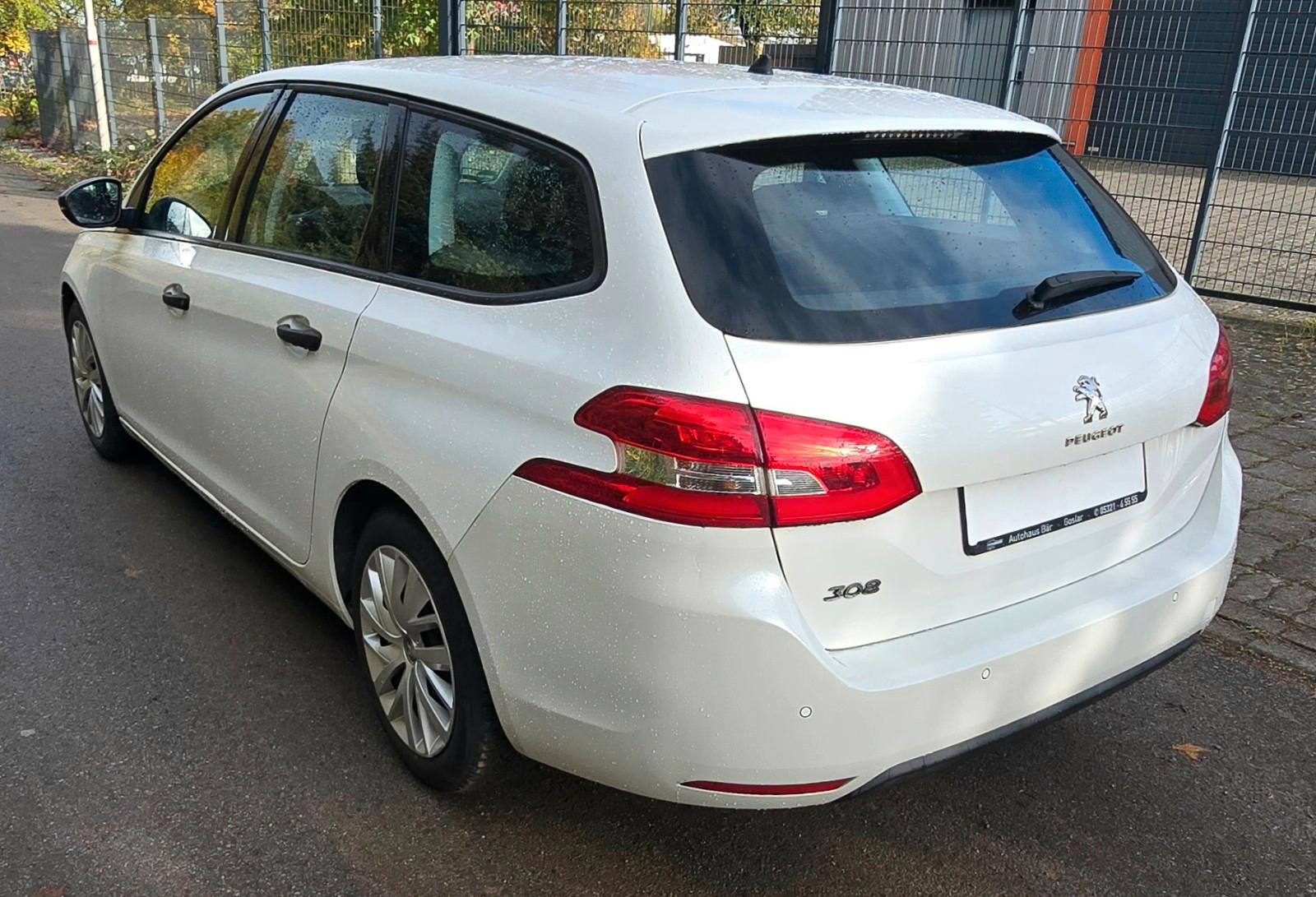 Peugeot 308 2015 — interior