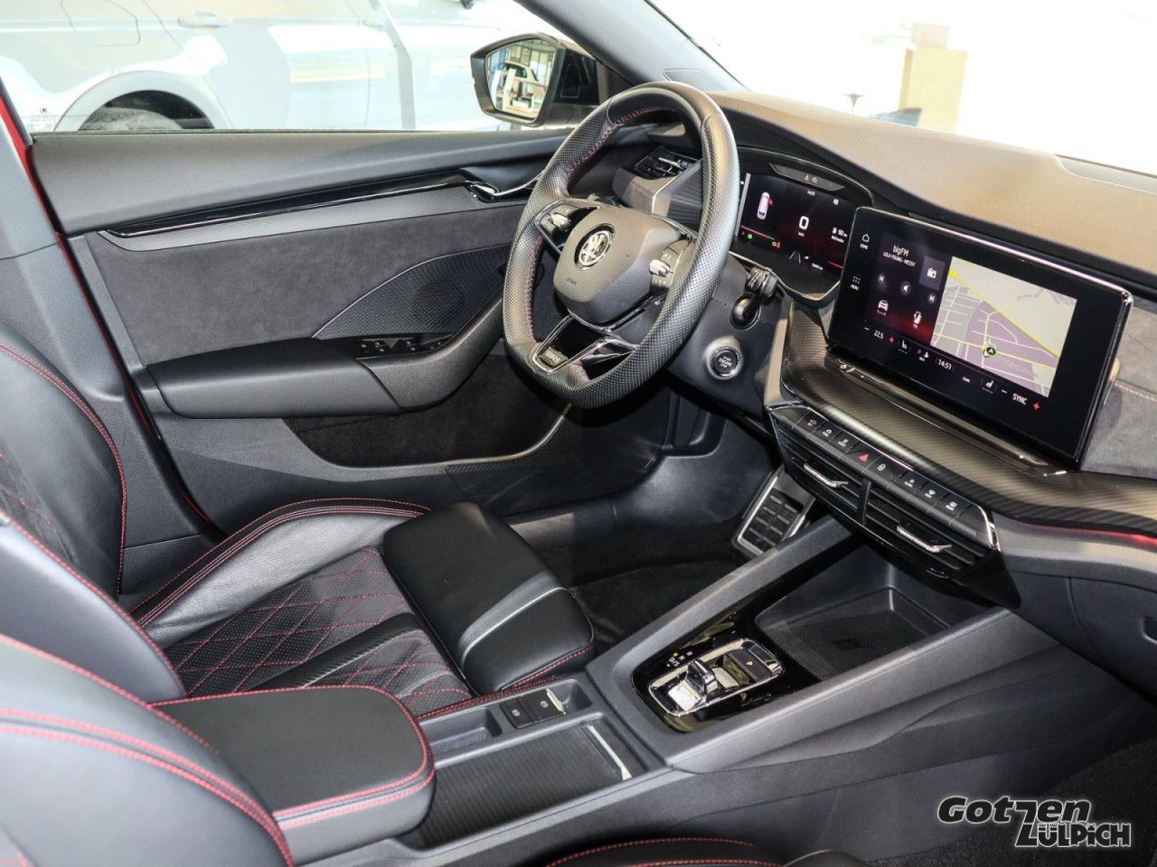 Fahrzeugabbildung SKODA Octavia Combi 2.0 TDI RS DSG Navi AHK Pano DCC