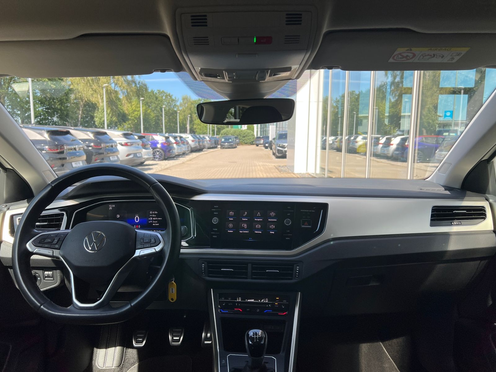 Fahrzeugabbildung Volkswagen Taigo Move 1.0 TSI *LED,R2D,PDC,16''-LM*