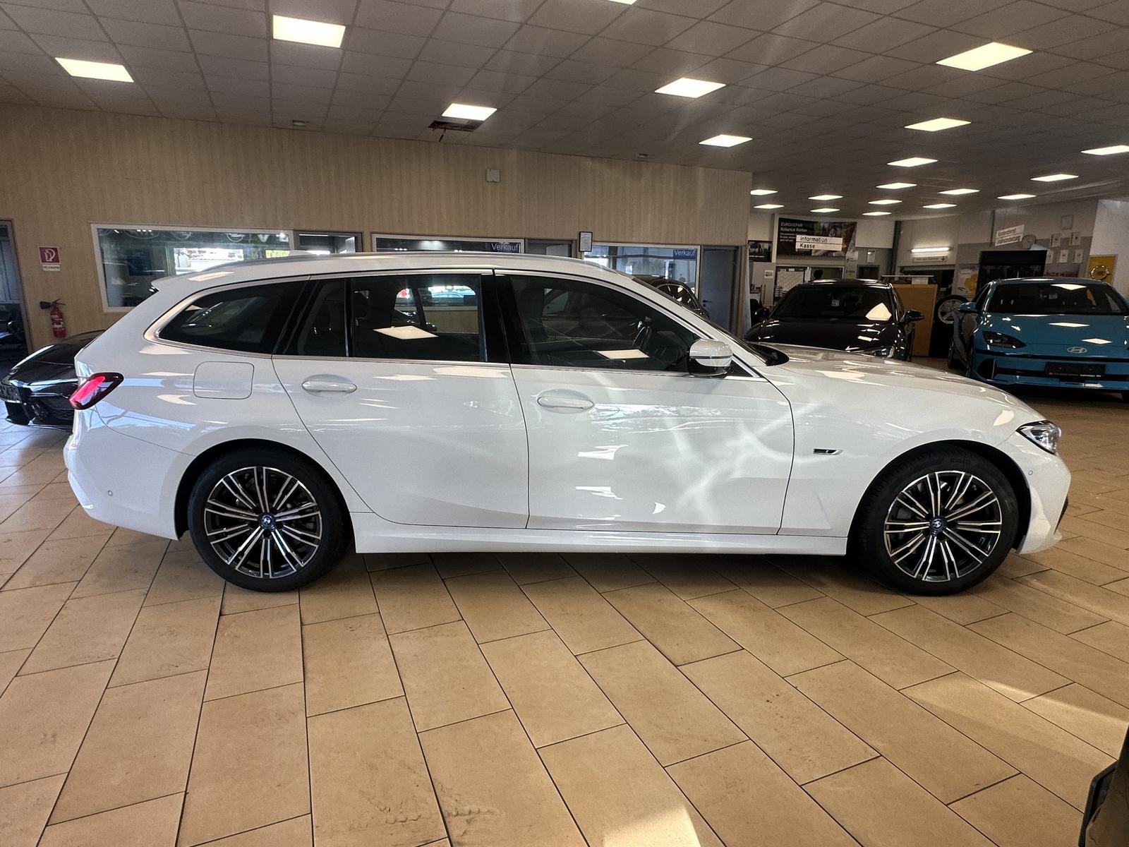 BMW 330 xDrive*M Sport*AHK*ACC*HUD*Cam*HiFi*Laser*1H