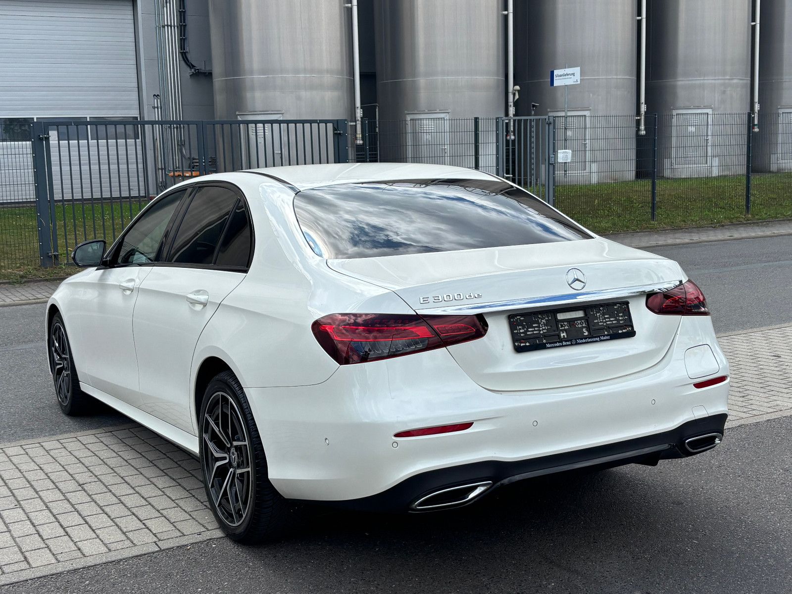 Mercedes-Benz E 300de Limousine 2x AMG Night Paket Designo 19 foto 4