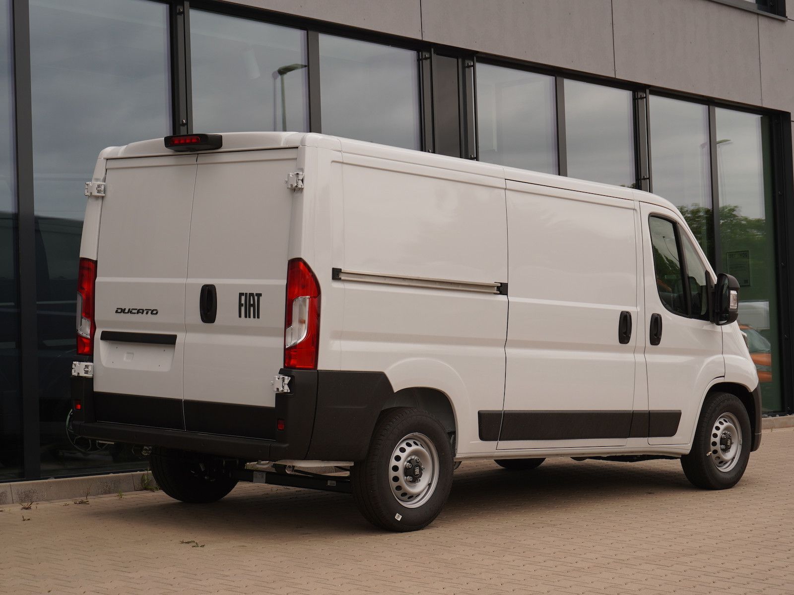 Fiat Ducato 35 L2H1 AT/10-Zoll Navi + Klimaautomatik imagem 2