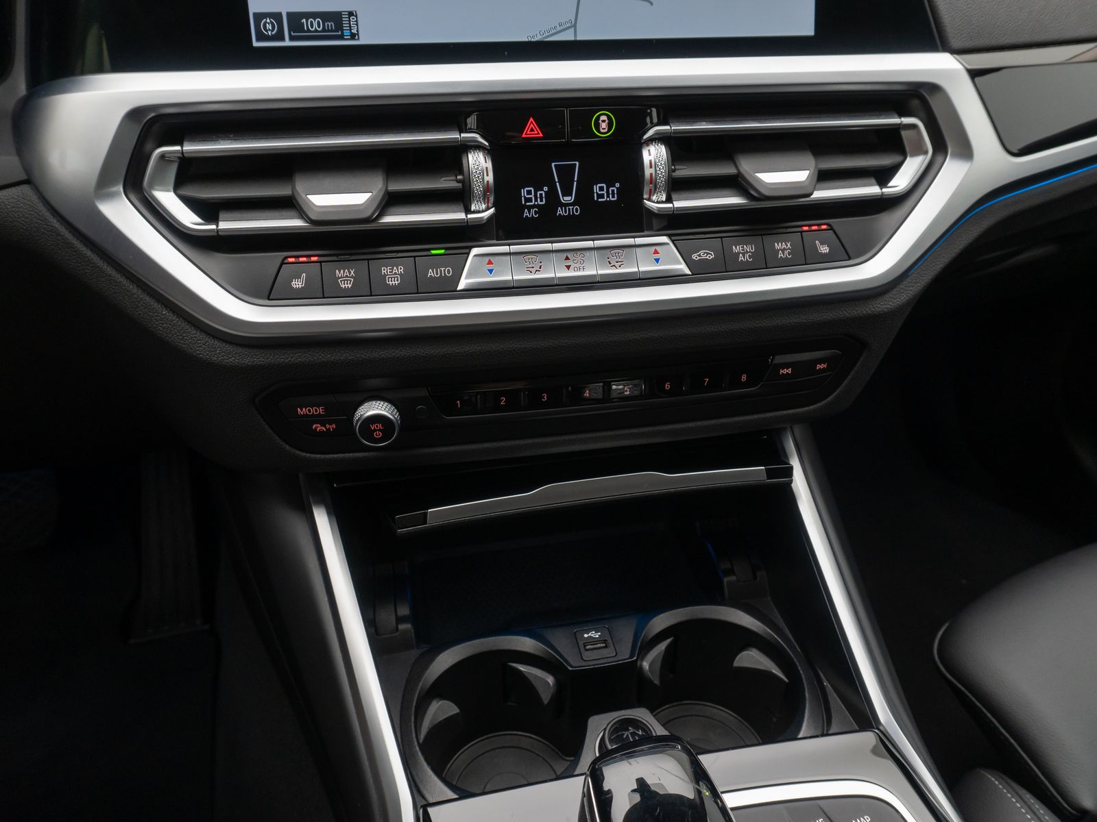 Fahrzeugabbildung BMW 320e Sport Line Alarm DAB PDC GeschwindigReg 18"